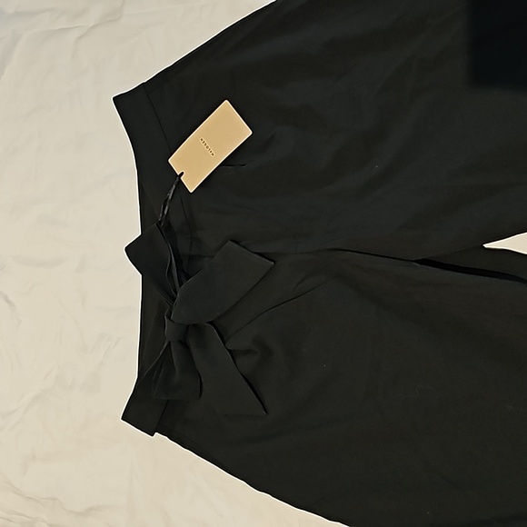 BNWT Halogen wide leg pants with tie detail in the front - Picture 2 of 4